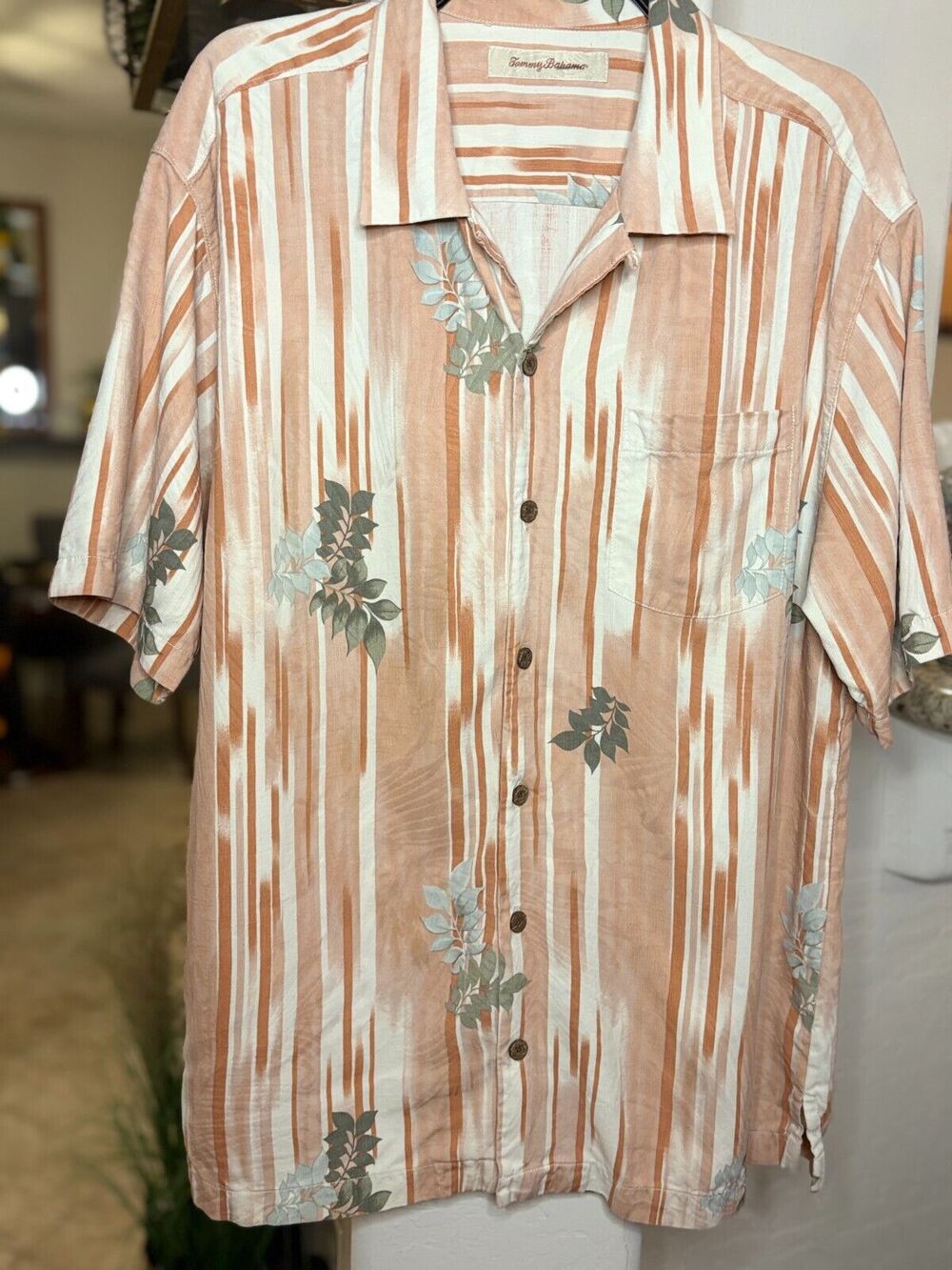 Tommy Bahama Men's Short Sleeve Button Front Shirt Large